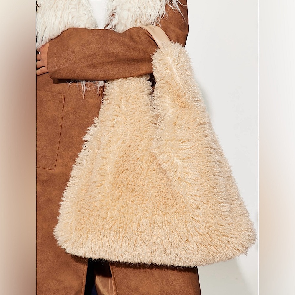 NWT‼️ 🫶🏽👜Chic Fluffy Slouchy Tote🫶🏽👜 - Picture 5 of 11